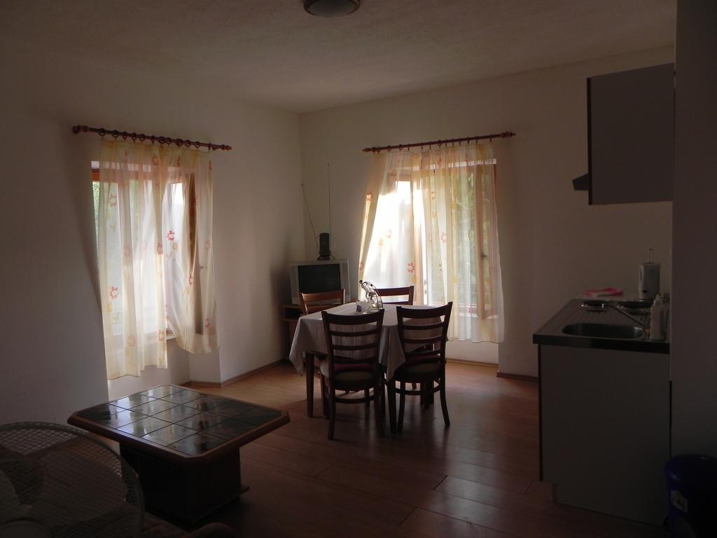 Apartments Riva Đảo Pag Ngoại thất bức ảnh